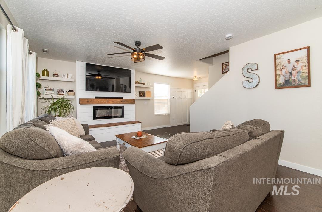 3113 Woodbridge St Property Photo 5