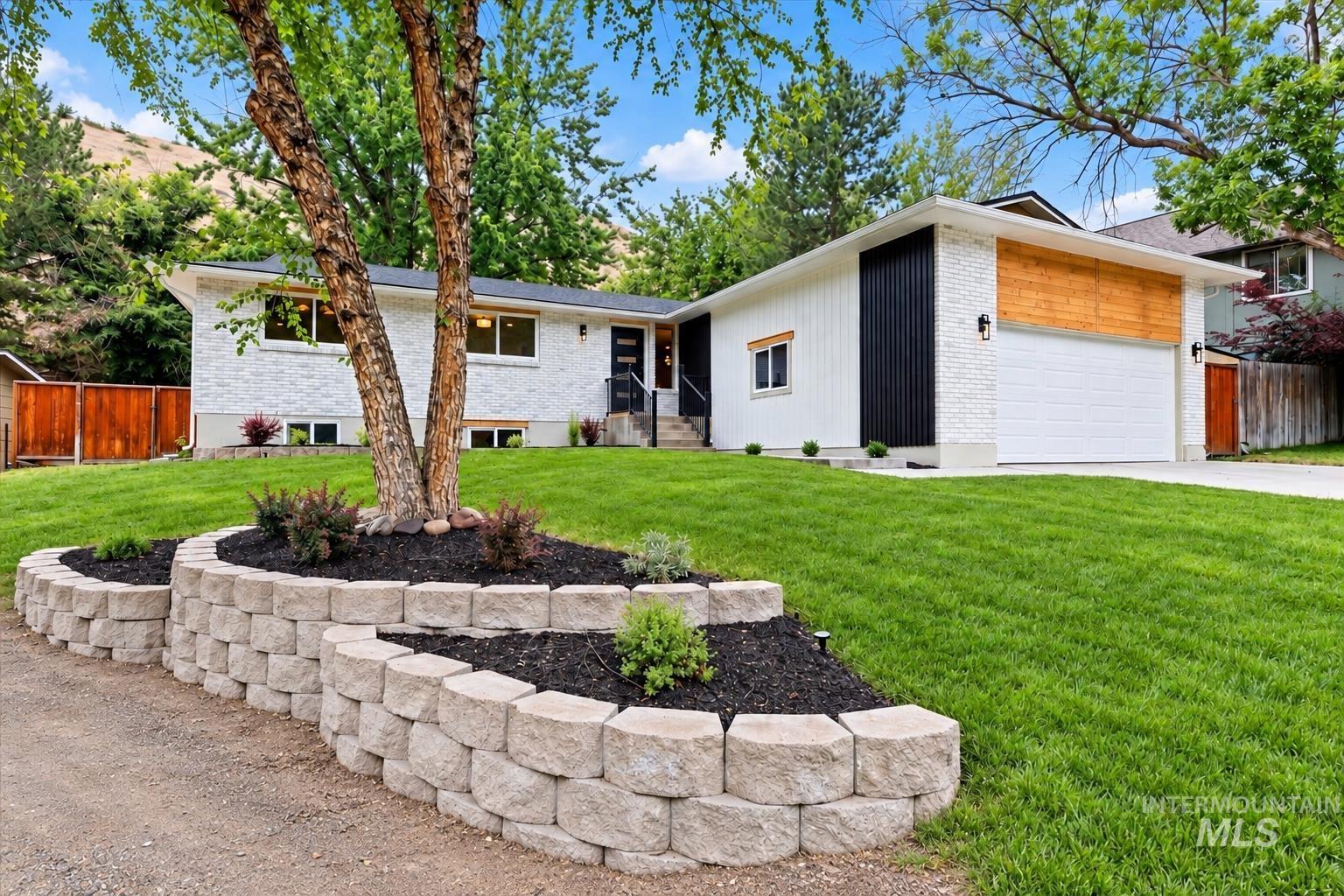 5927 N Collister Dr. Property Photo