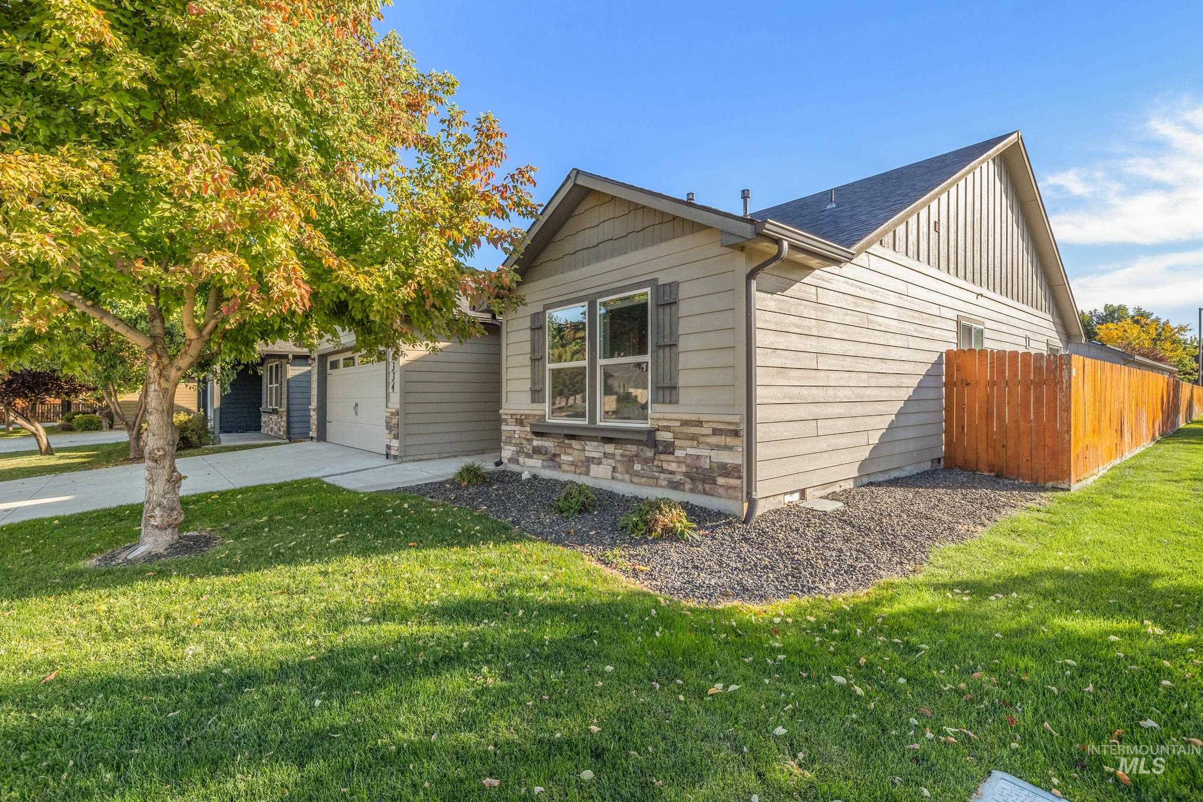 6334 S Kelso Way Property Photo 3