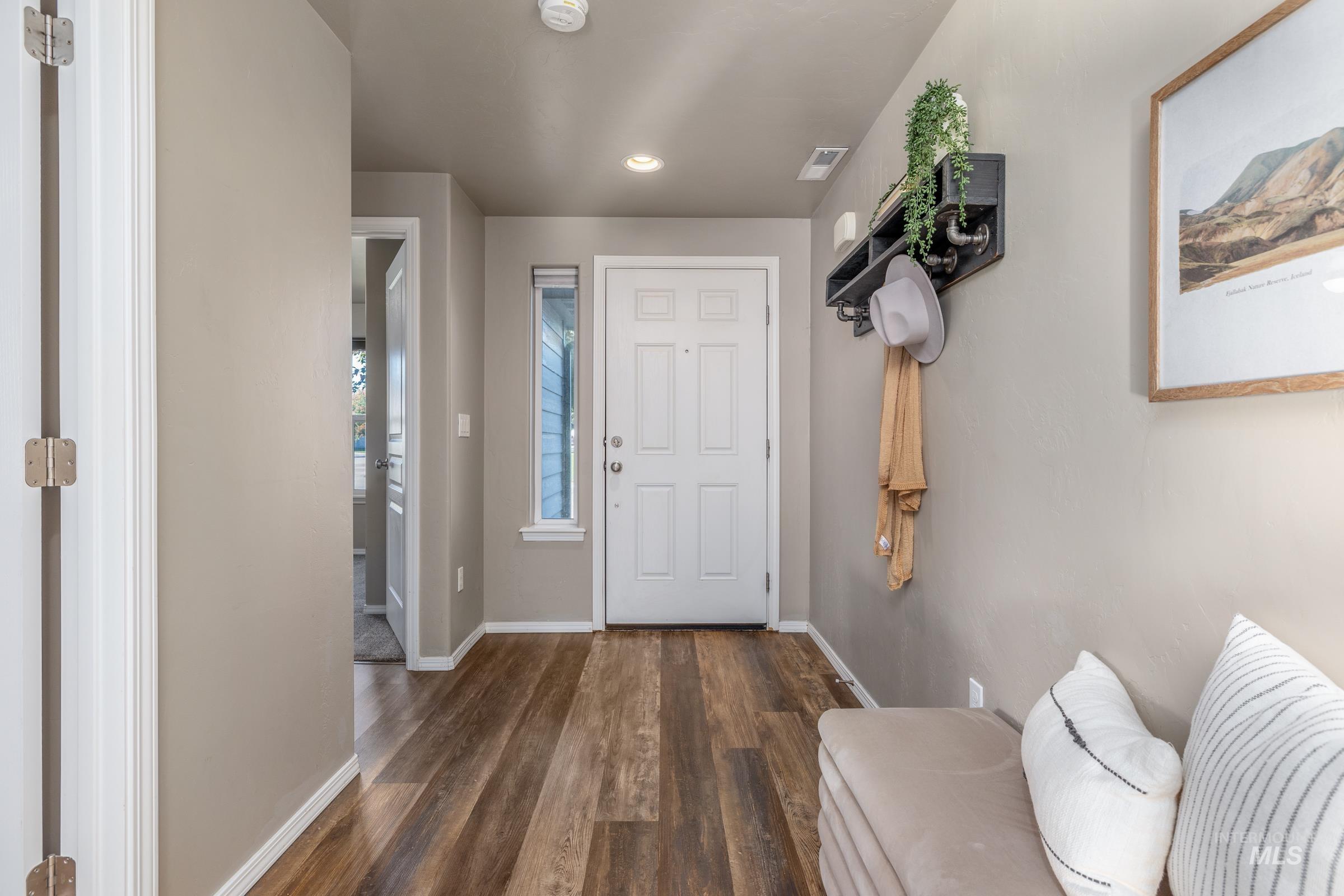 6334 S Kelso Way Property Photo 4