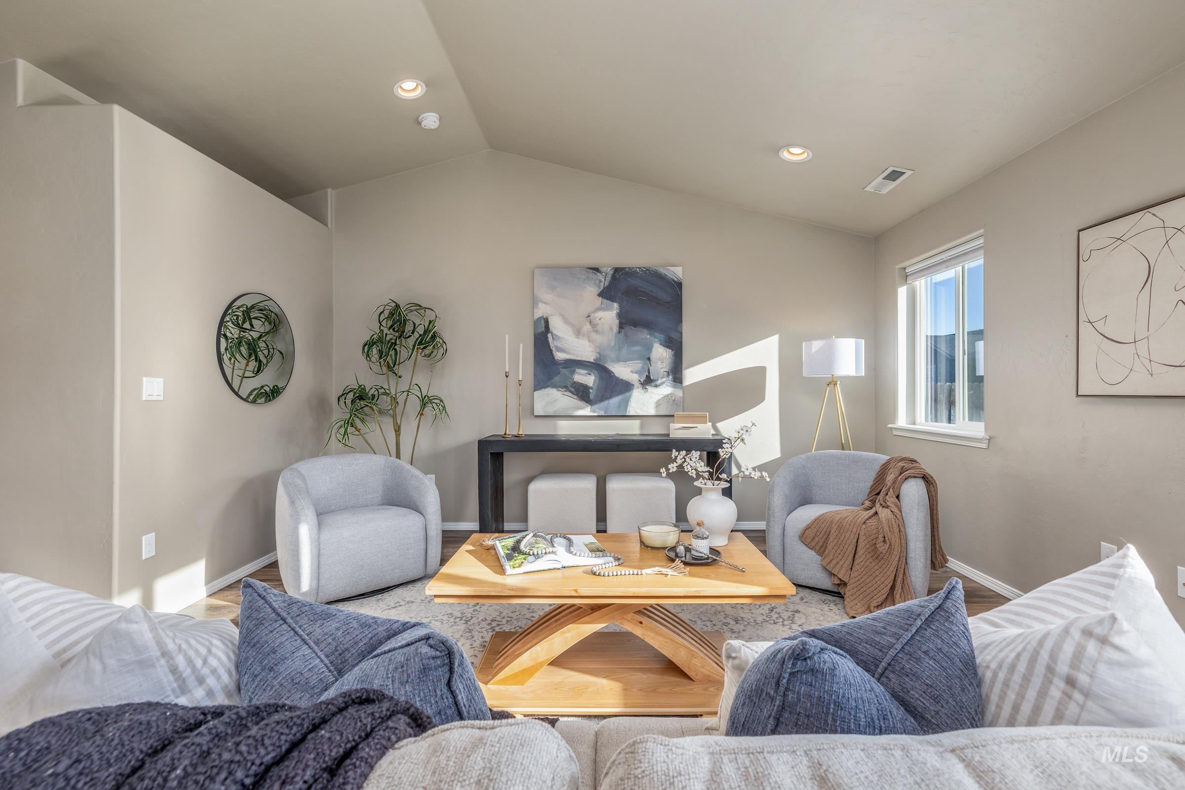 6334 S Kelso Way Property Photo 9