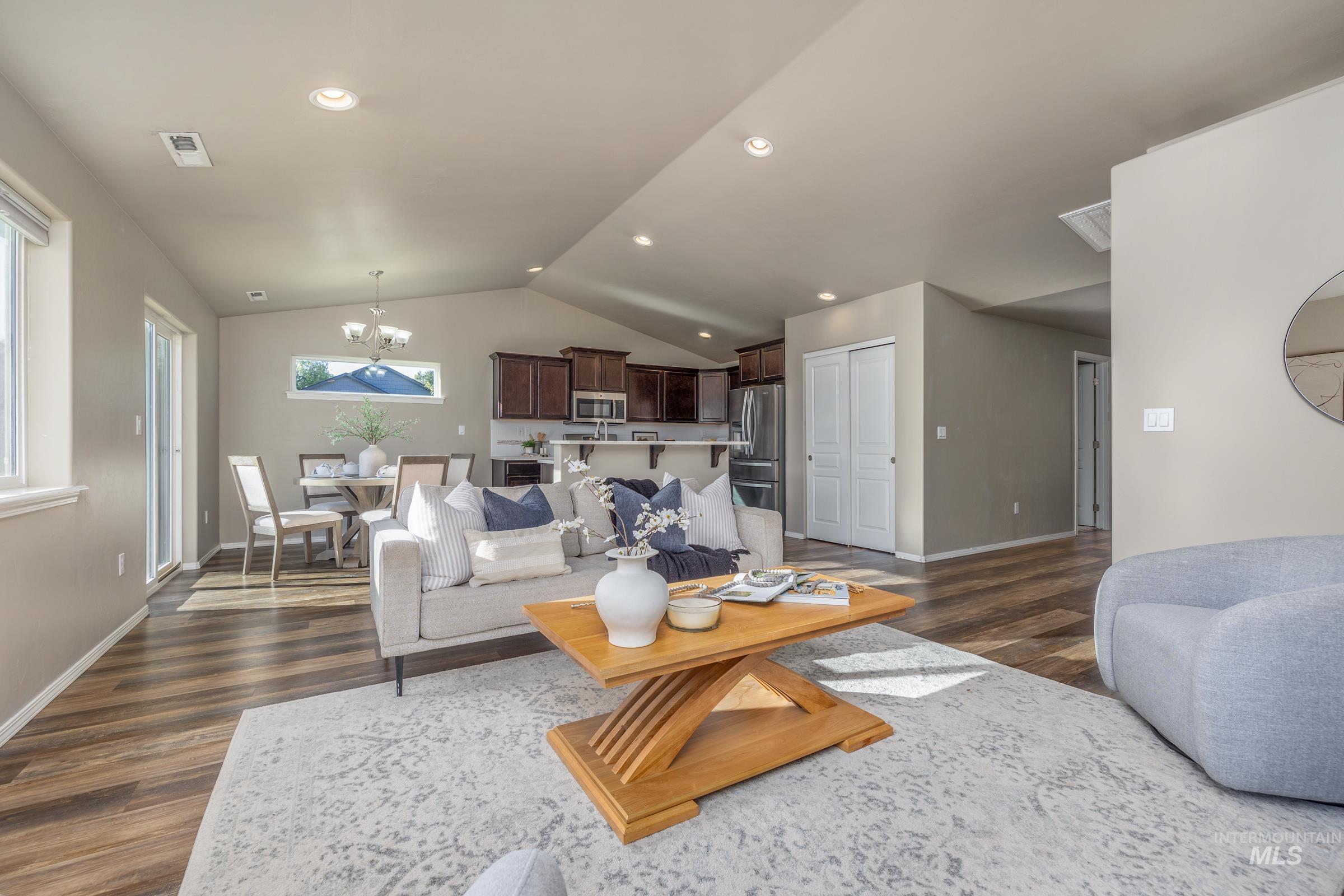 6334 S Kelso Way Property Photo 10
