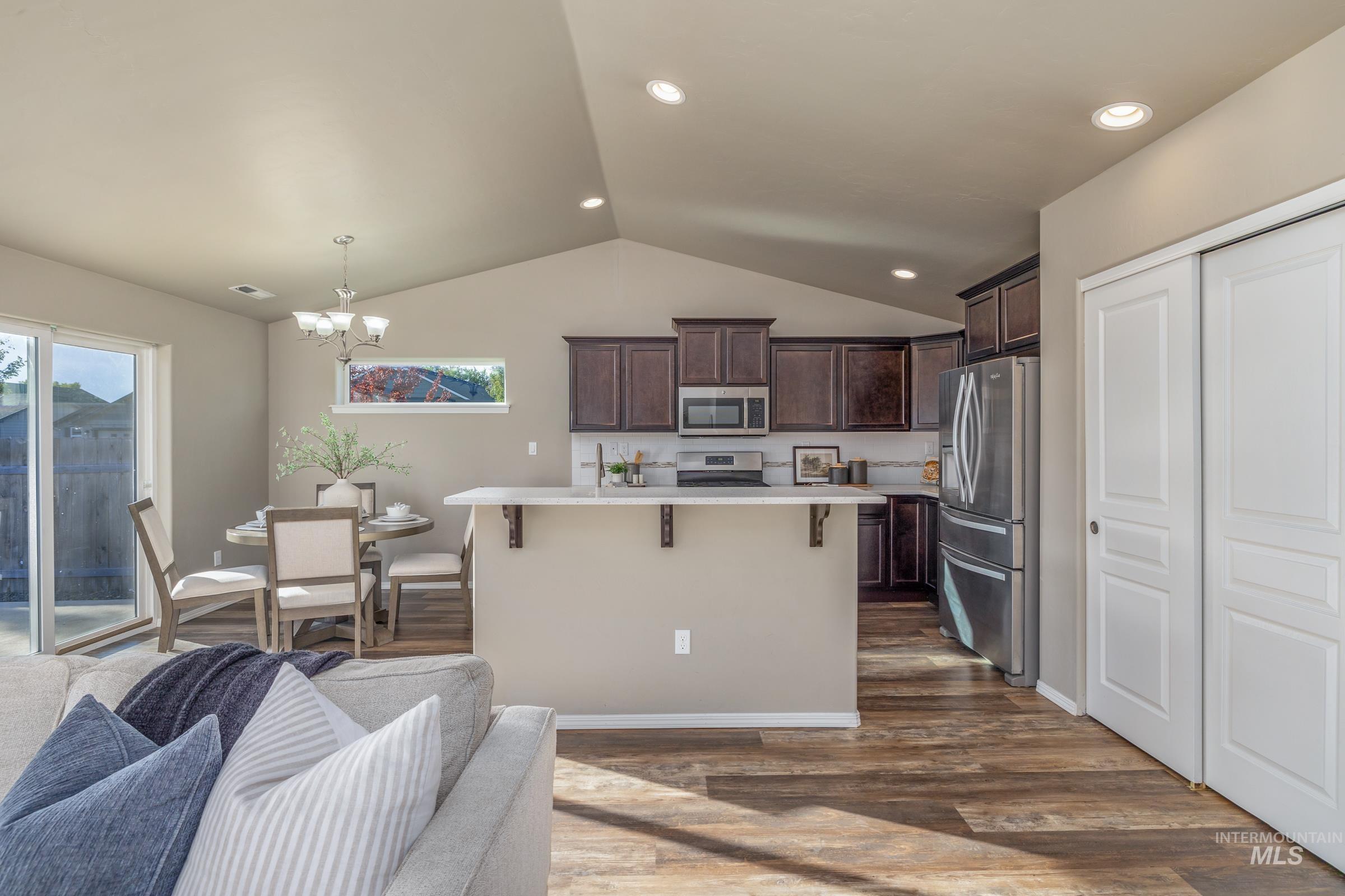 6334 S Kelso Way Property Photo 11