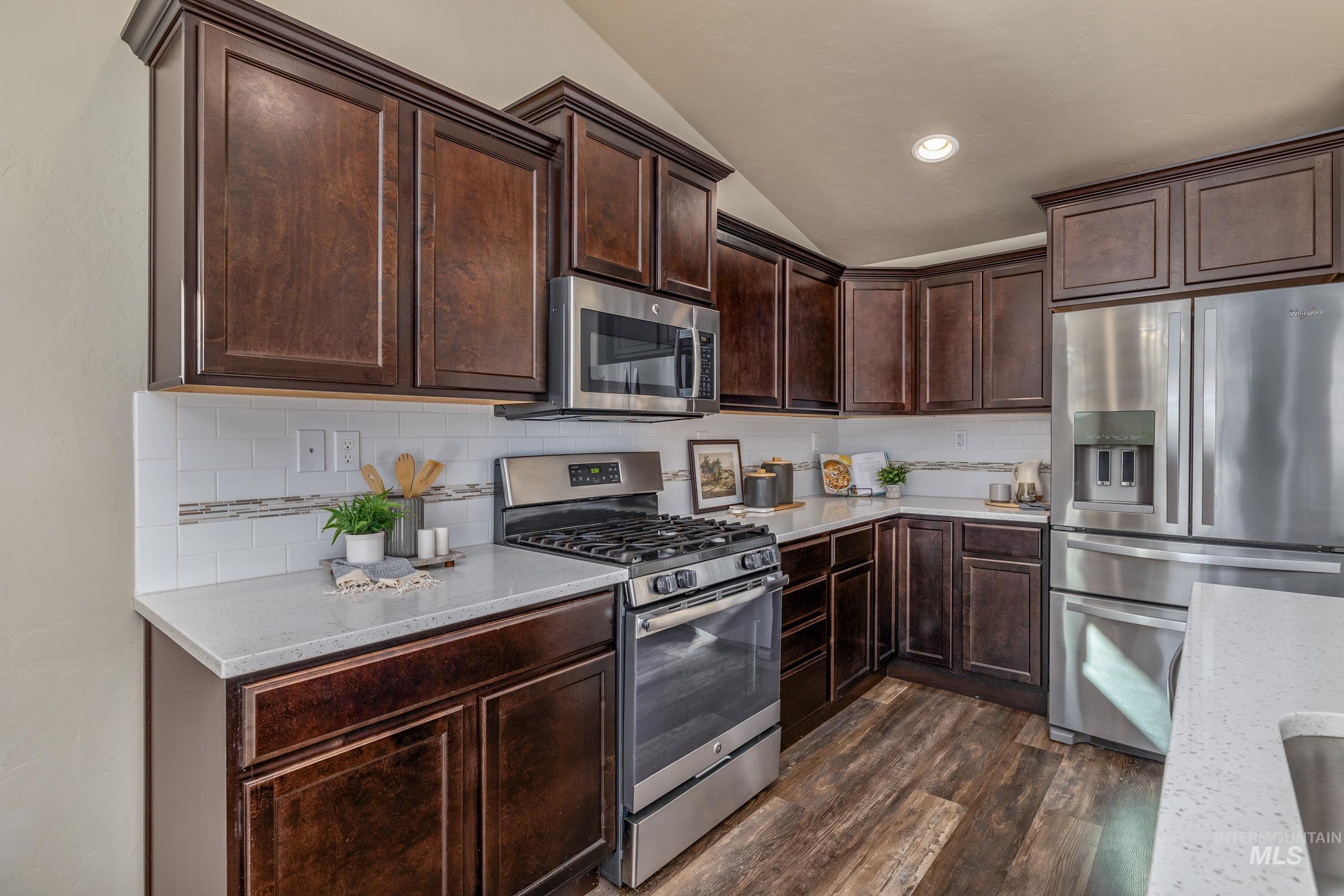 6334 S Kelso Way Property Photo 13