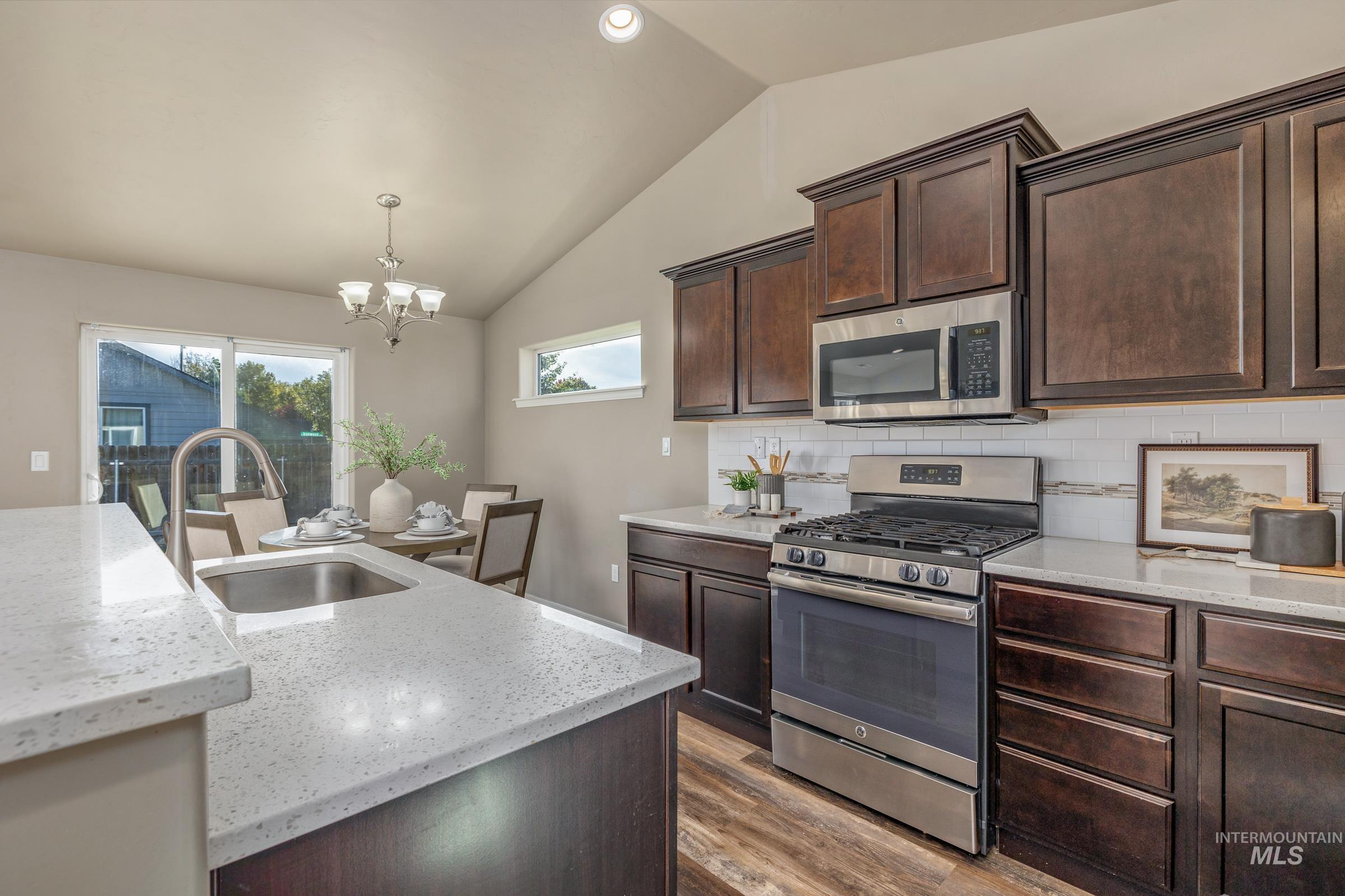 6334 S Kelso Way Property Photo 14