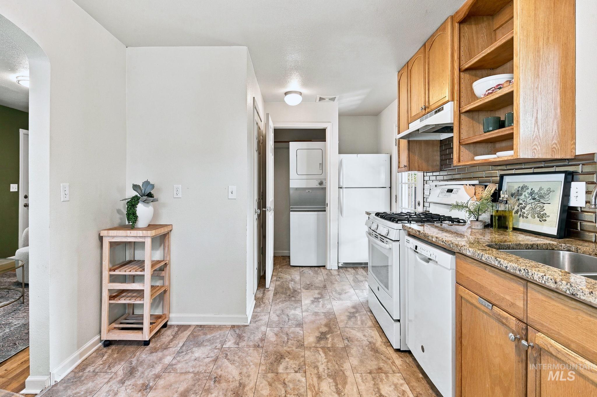 203 E Melrose St Property Photo 8
