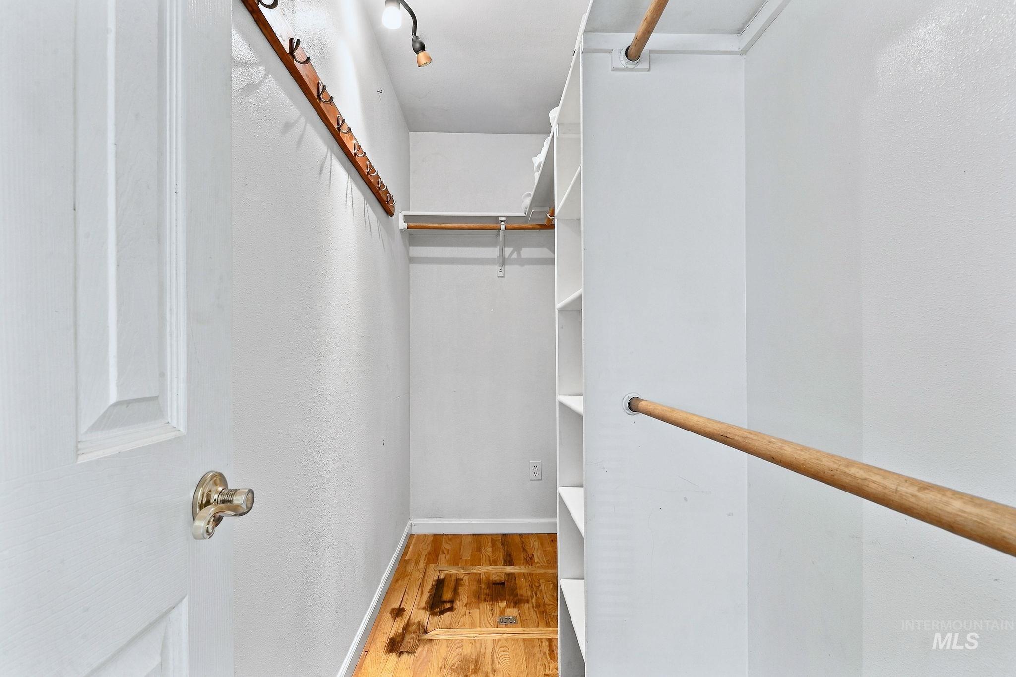 203 E Melrose St Property Photo 18