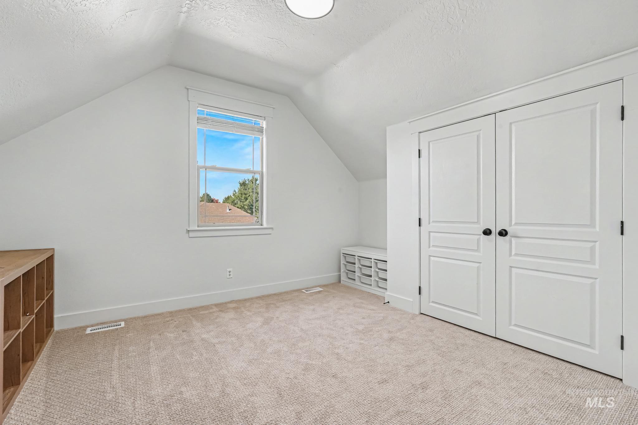 2340 S Alaska Way Property Photo 28