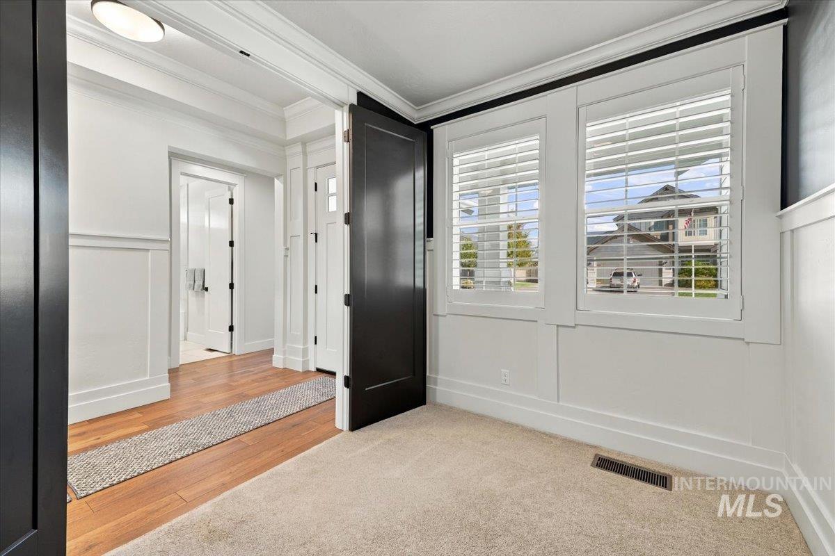 1607 Glencoe St Property Photo 8