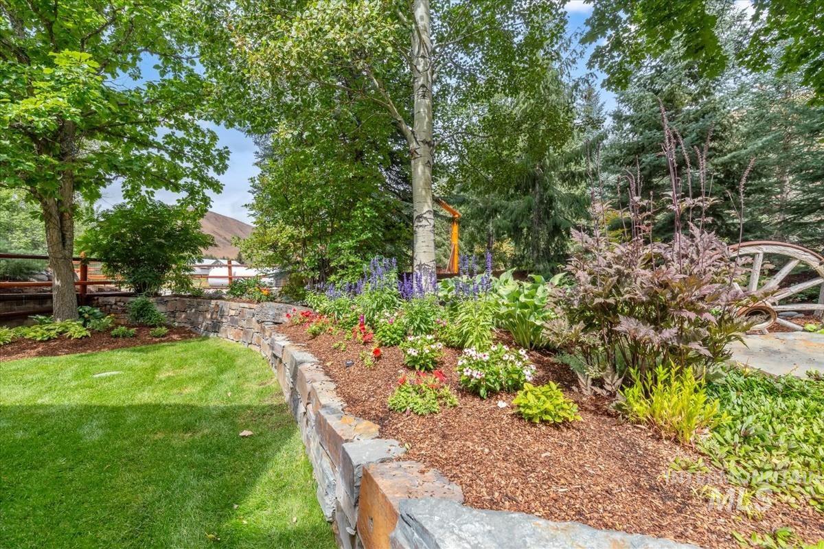 106 Hidden Hollow Property Photo 3