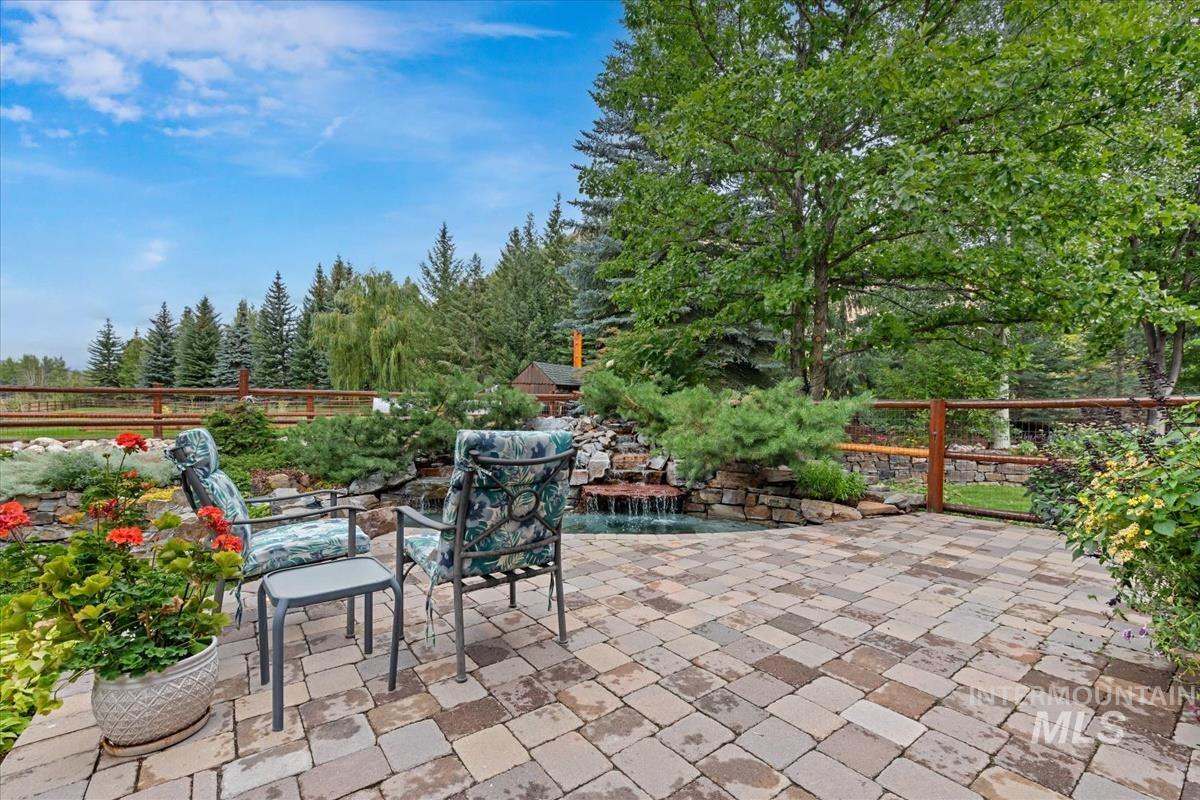 106 Hidden Hollow Property Photo 7