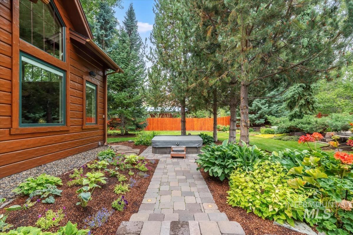 106 Hidden Hollow Property Photo 8