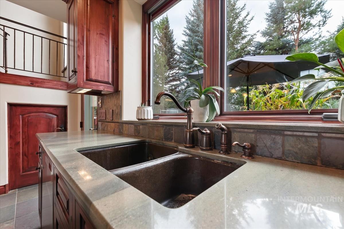 106 Hidden Hollow Property Photo 32