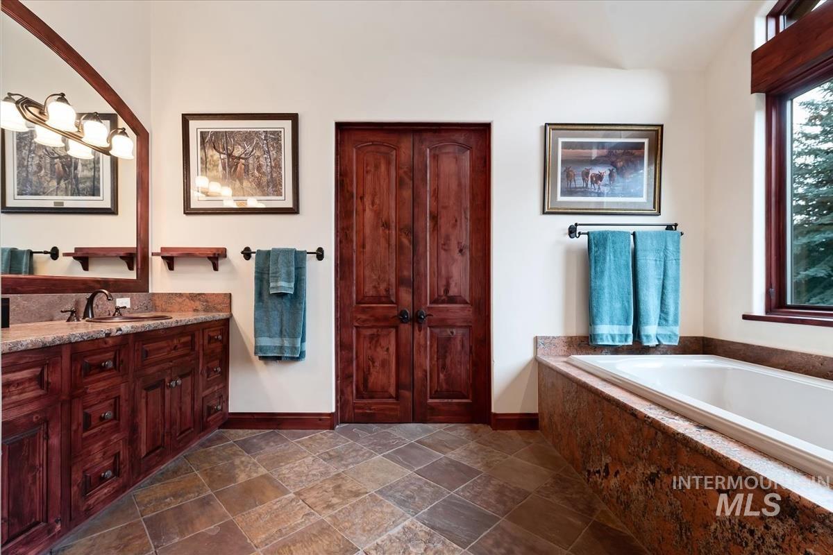 106 Hidden Hollow Property Photo 40