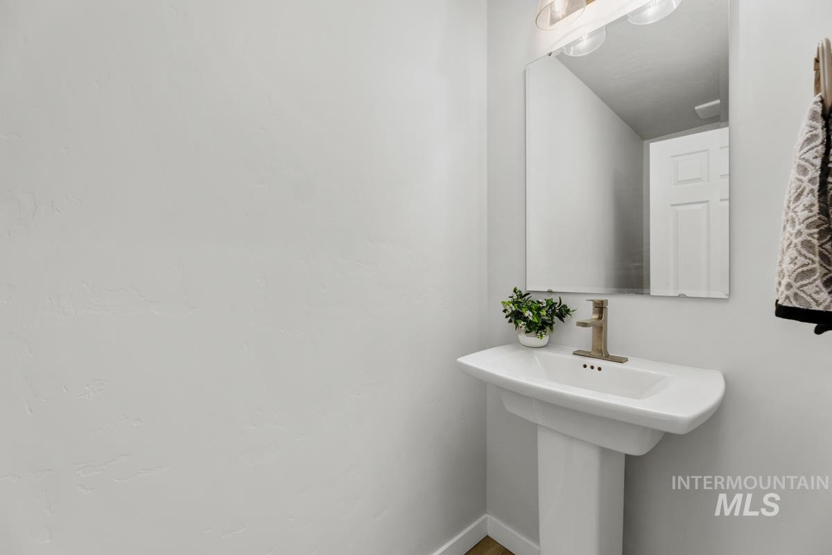 11097 Cart St Property Photo 14
