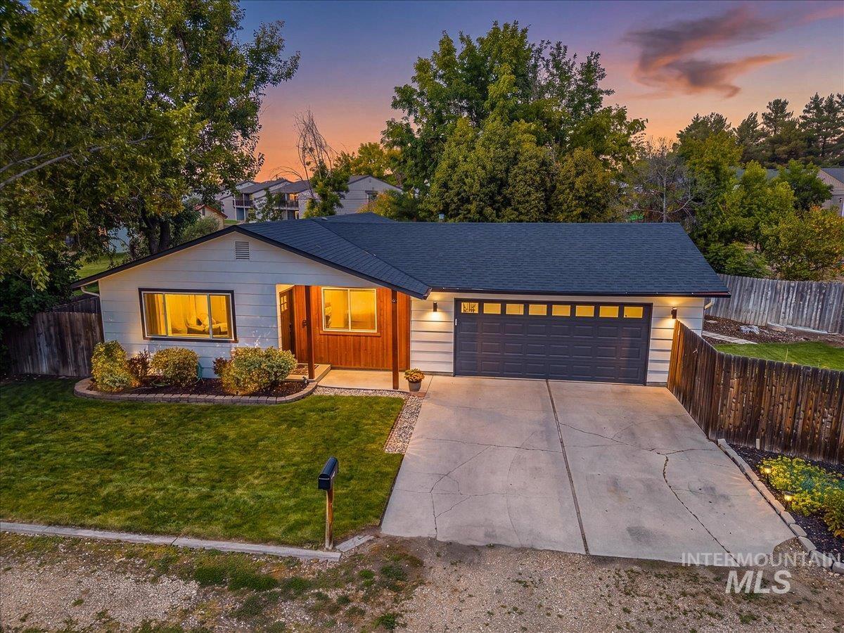 4614 W Alamosa St Property Photo 2