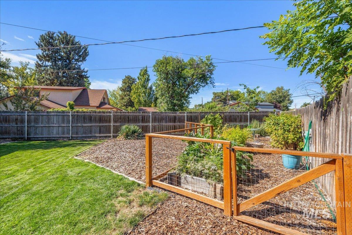 4614 W Alamosa St Property Photo 24