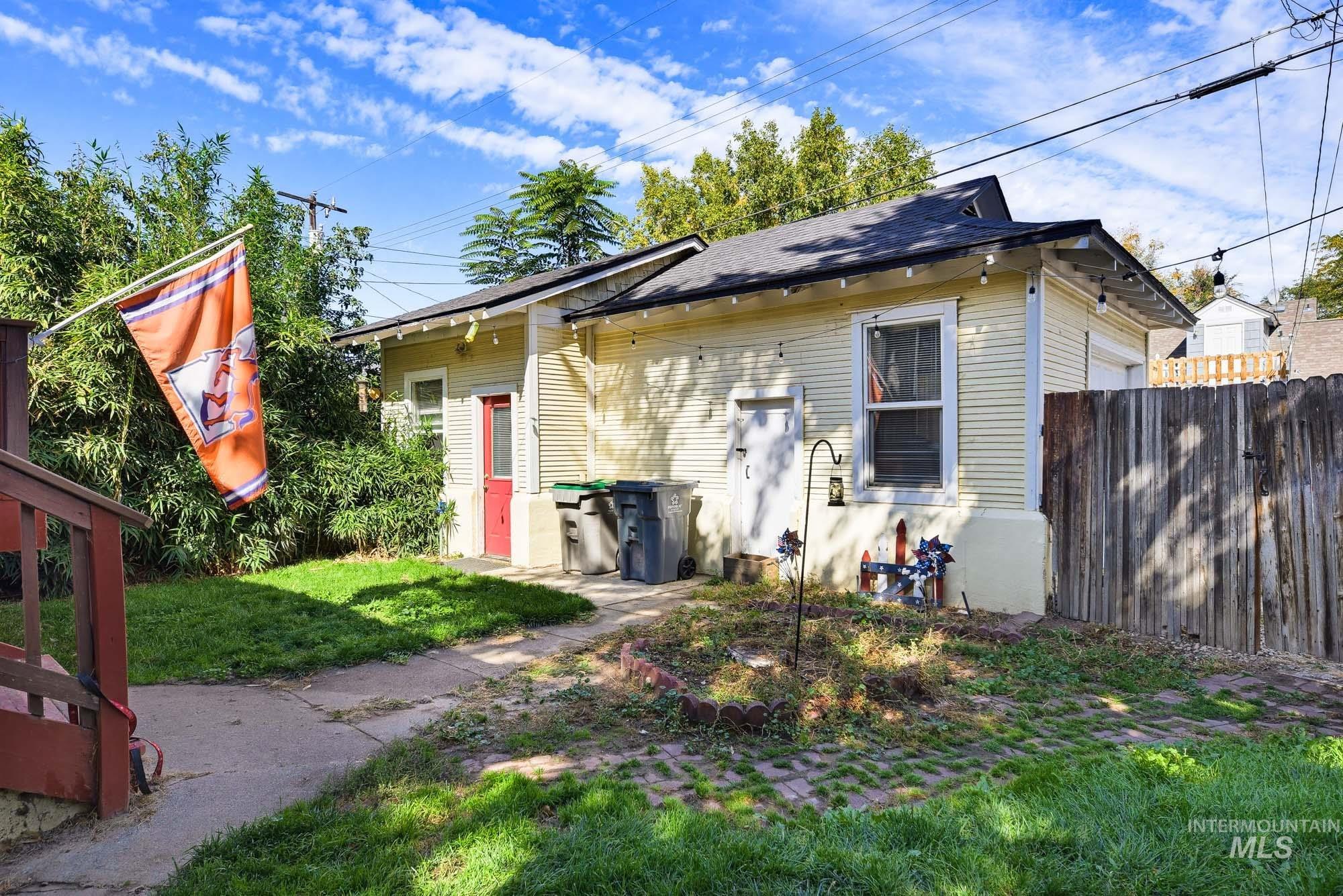 2506 W Woodlawn Ave Property Photo 25