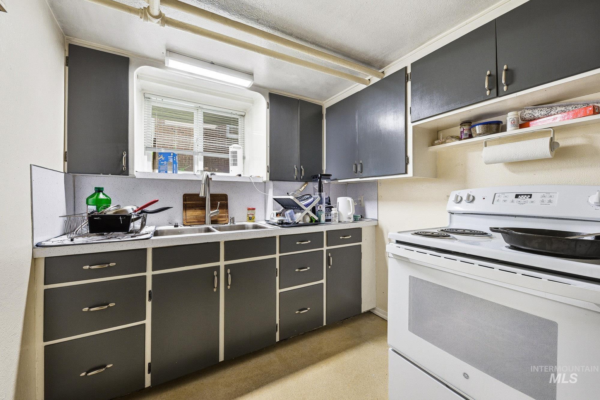 2506 W Woodlawn Ave Property Photo 44