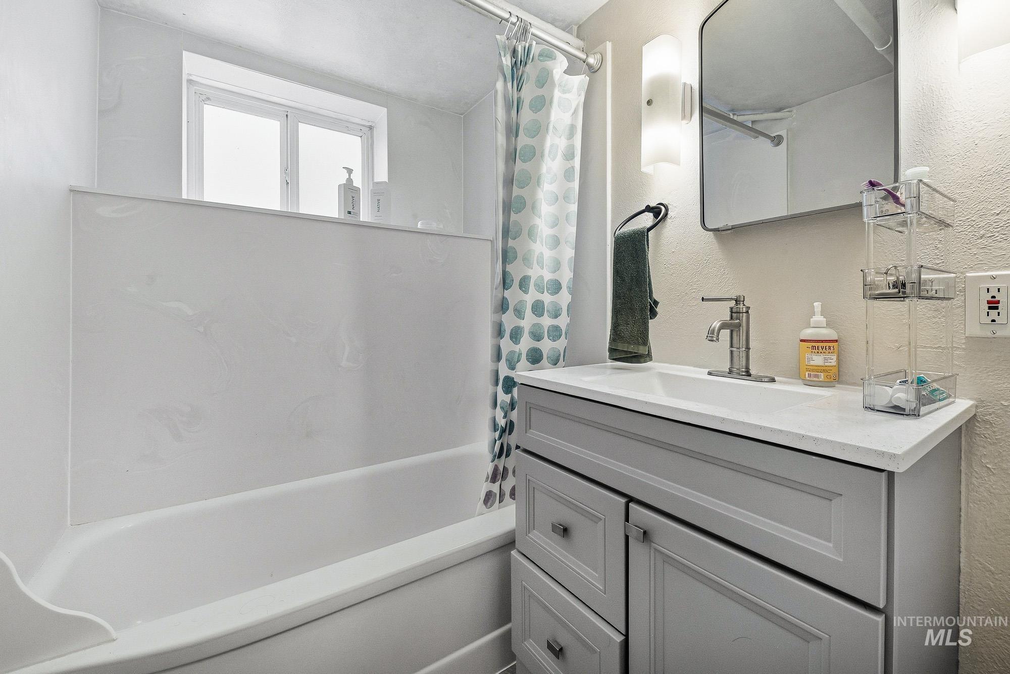 2506 W Woodlawn Ave Property Photo 47