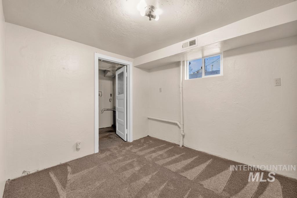 553 Quincy Street Property Photo 13