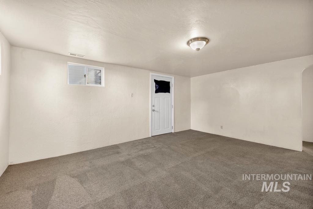 553 Quincy Street Property Photo 14