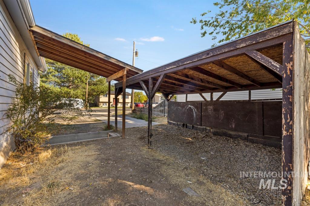 553 Quincy Street Property Photo 28