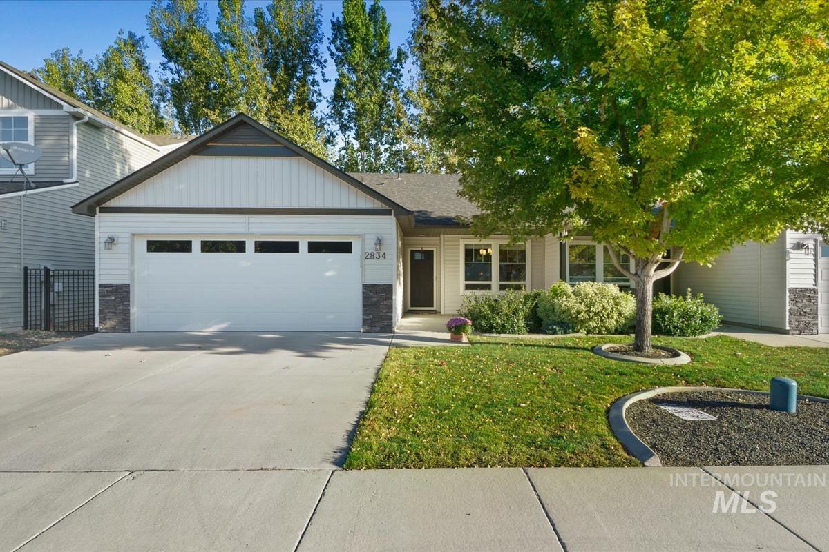 2834 E Clarene Dr Property Photo 1