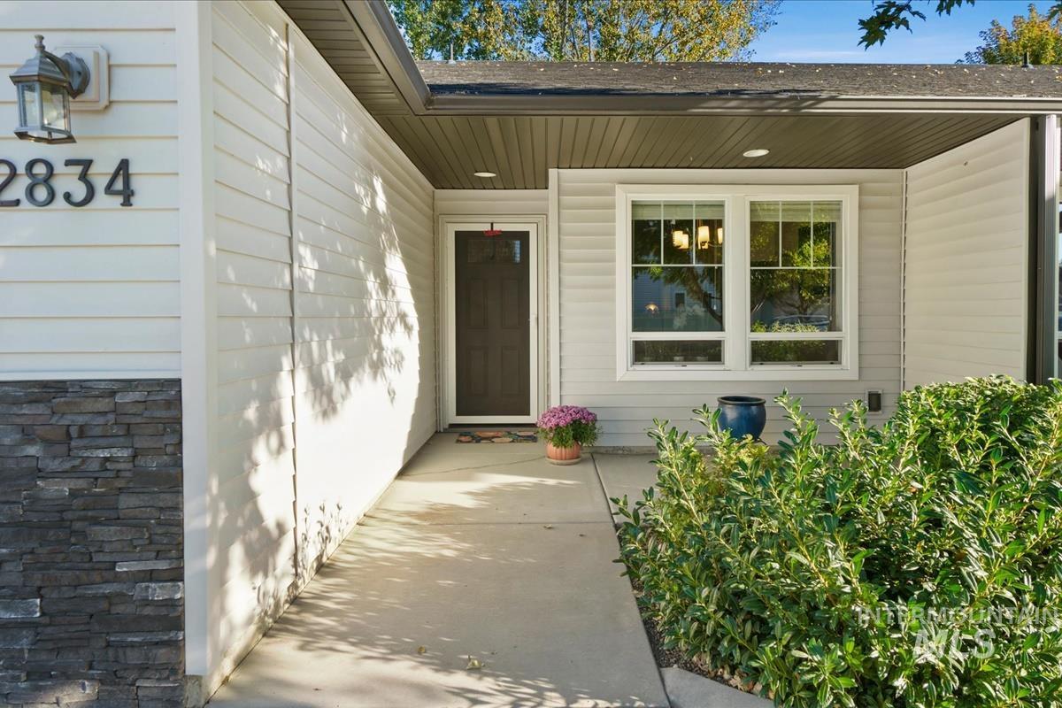 2834 E Clarene Dr Property Photo 2