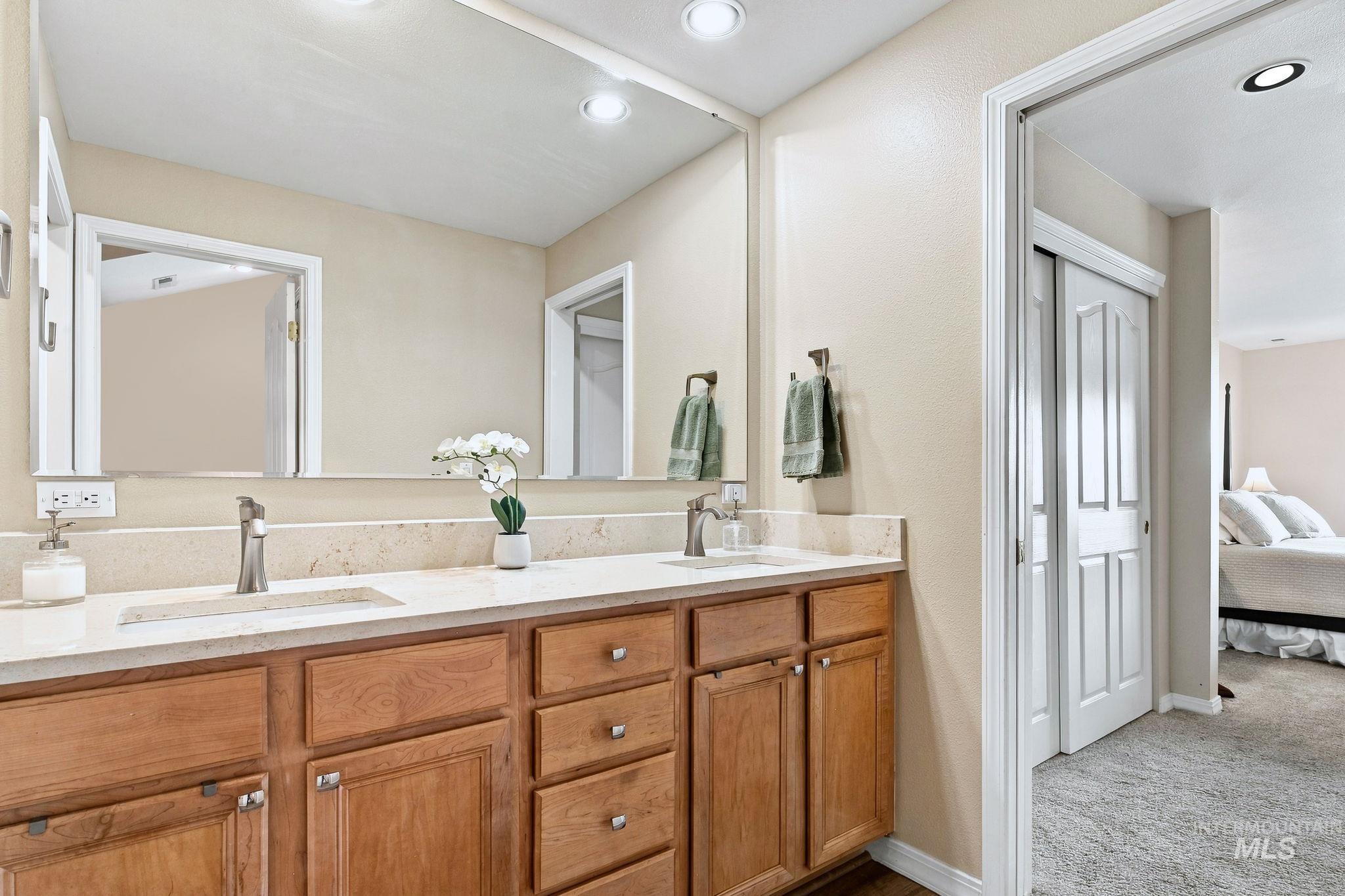 5158 S Surprise Way Property Photo 17