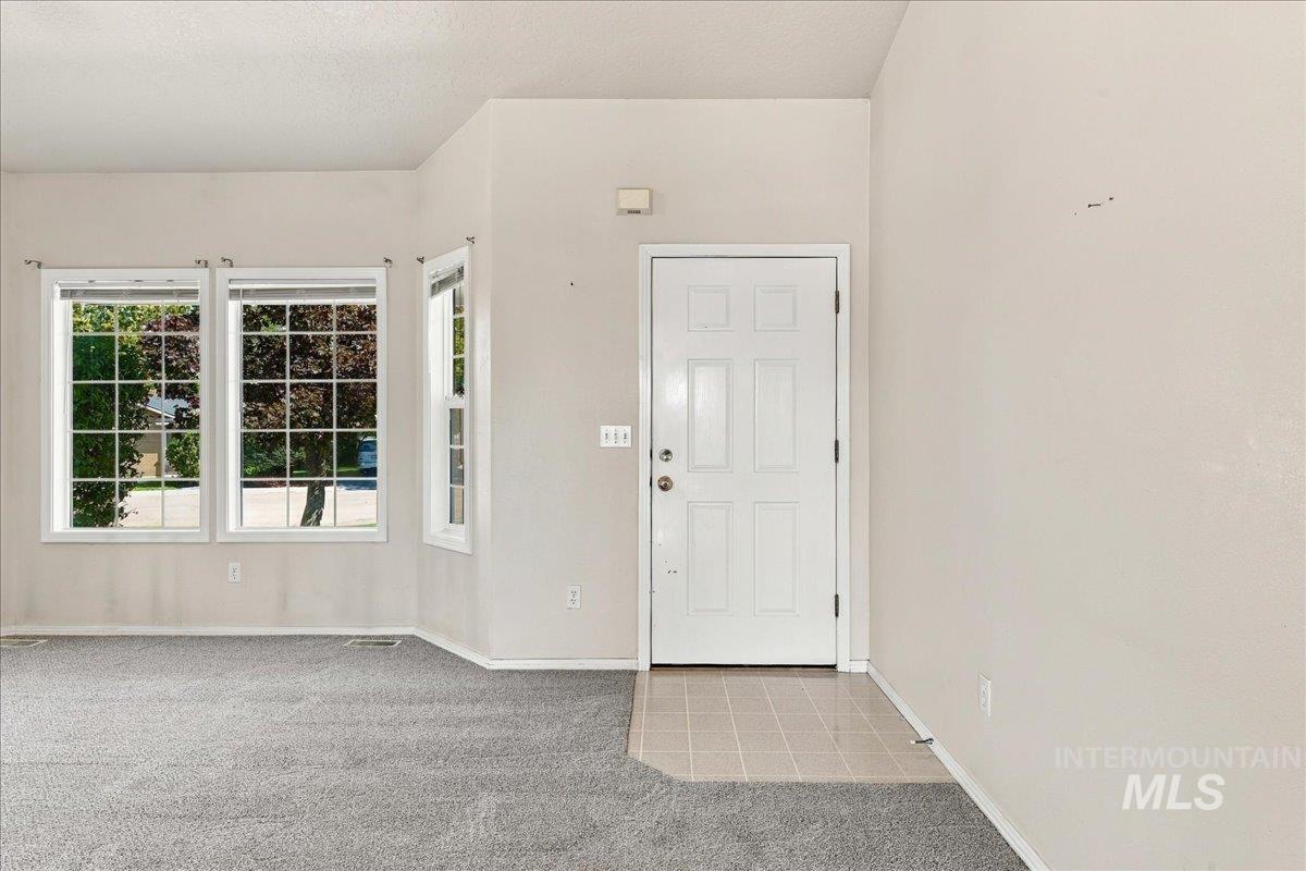 7649 Arlington Dr Property Photo 4