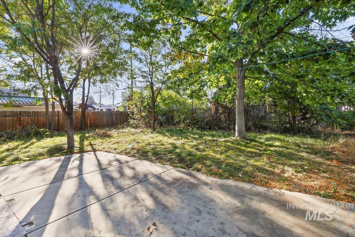 2209 W Frederic St Property Photo 21