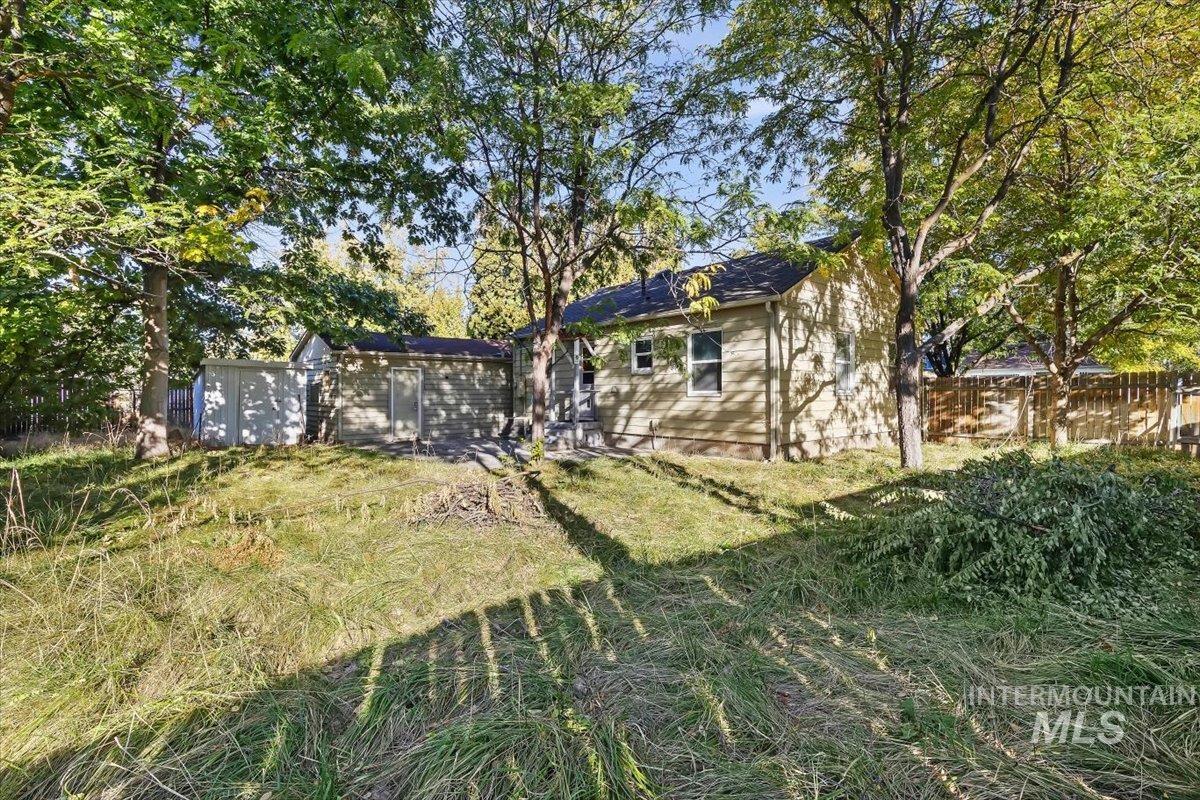 2209 W Frederic St Property Photo 22