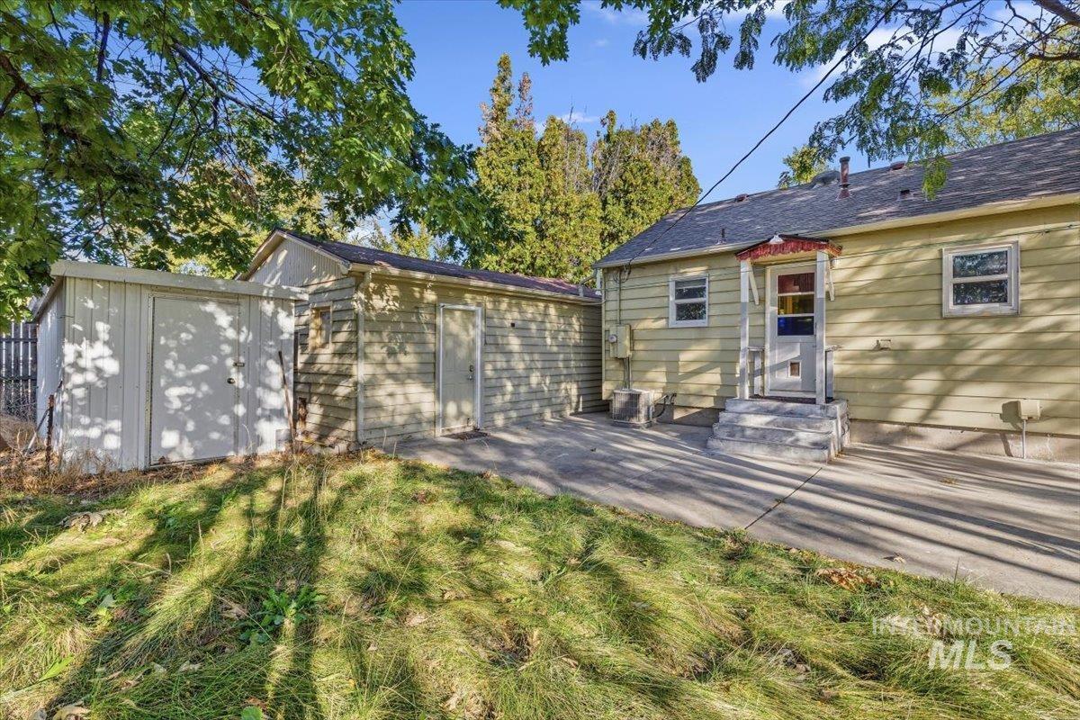 2209 W Frederic St Property Photo 23