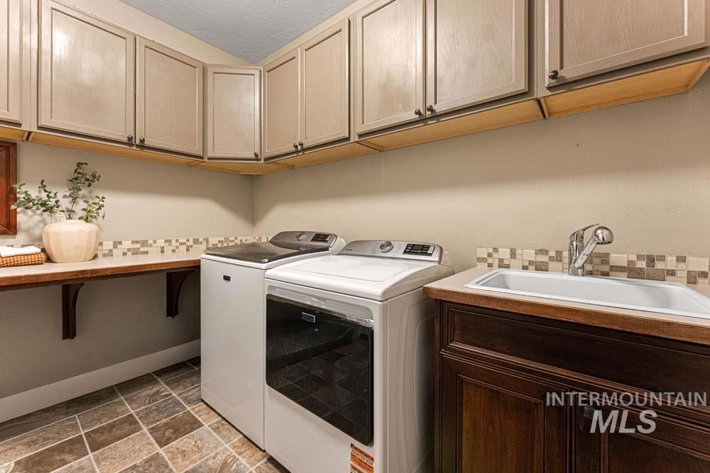3208 S Fox Leash Ave Property Photo 27