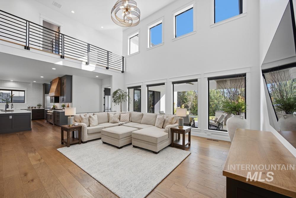 1836 S Riparian Way Property Photo 3