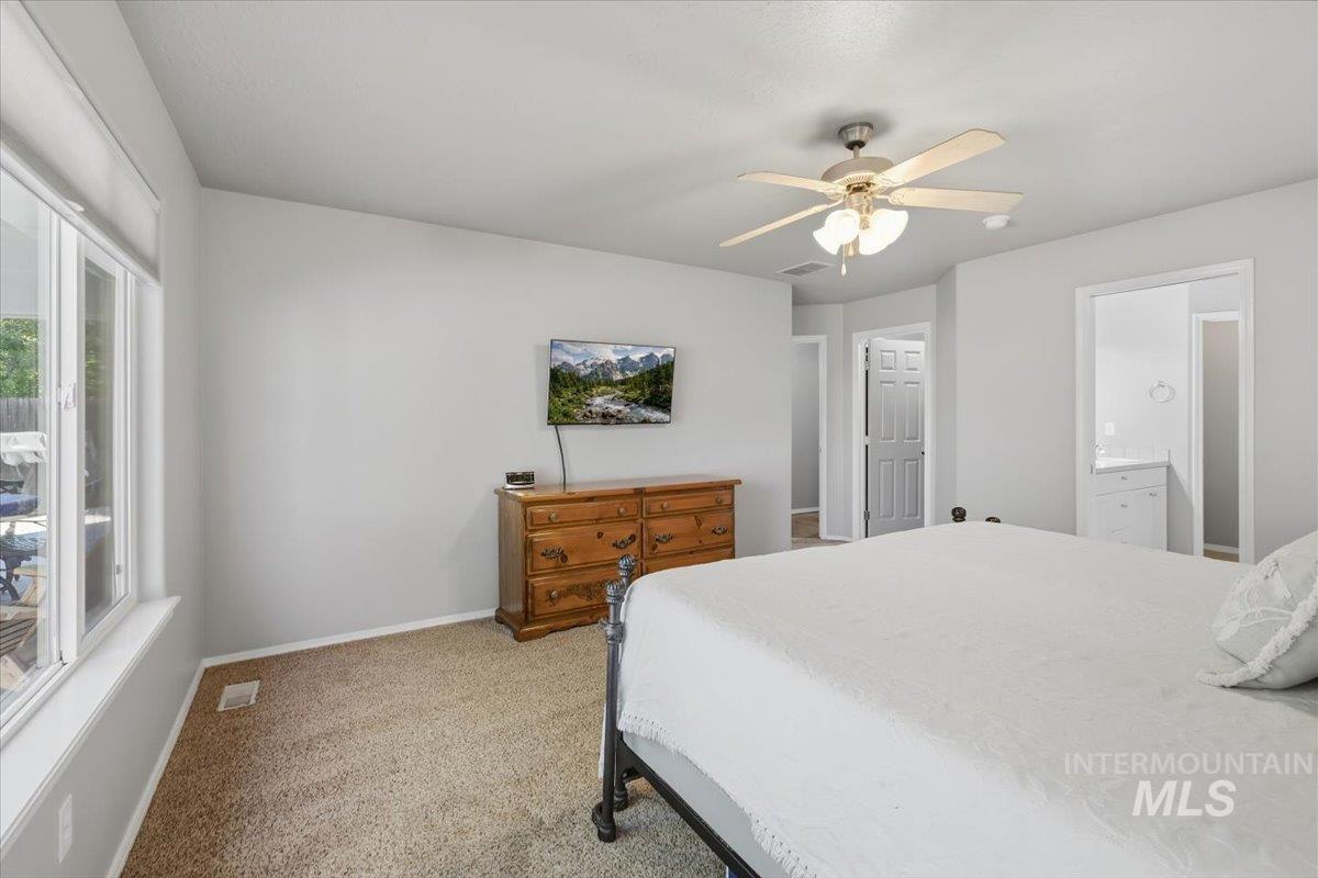2082 E Glasgow St Property Photo 16
