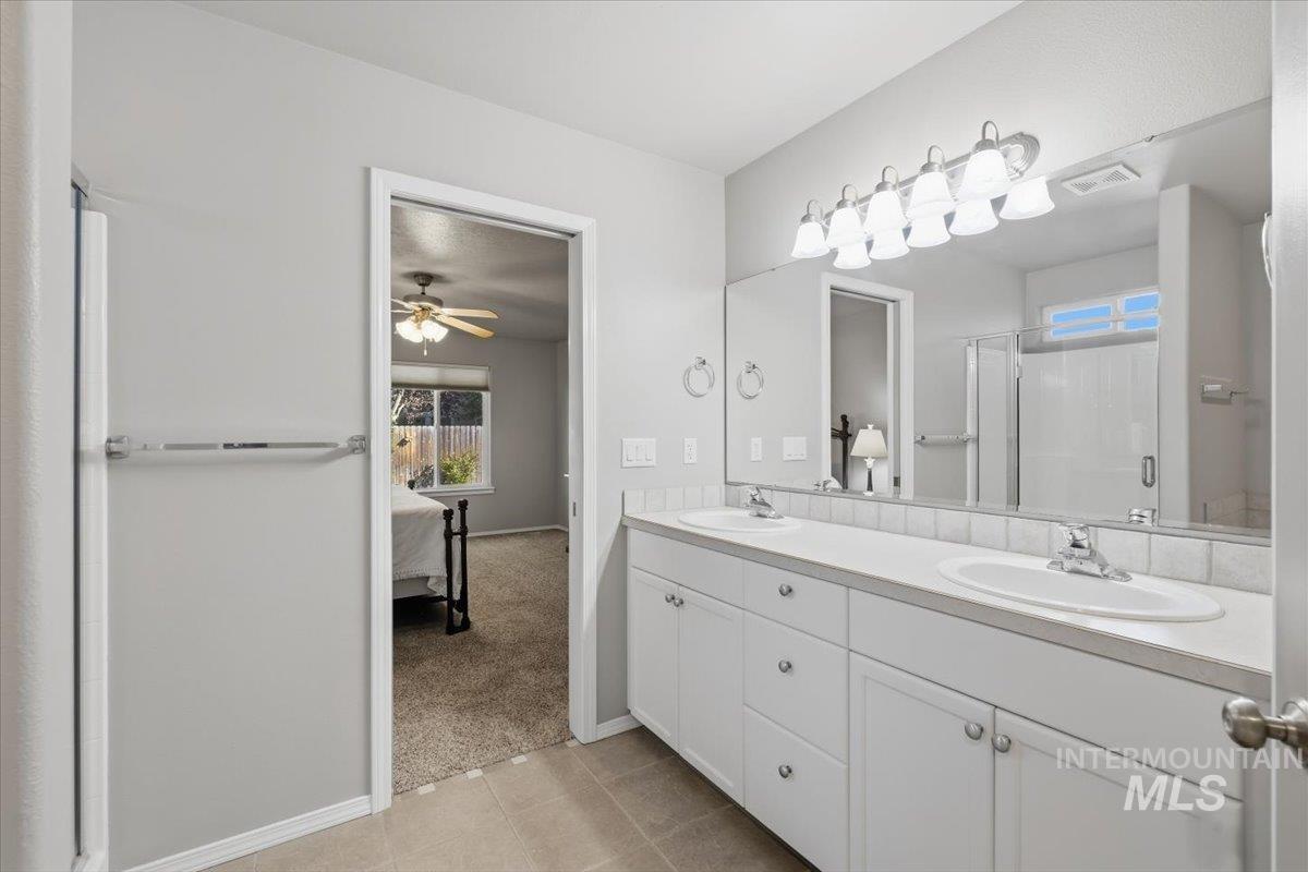 2082 E Glasgow St Property Photo 17