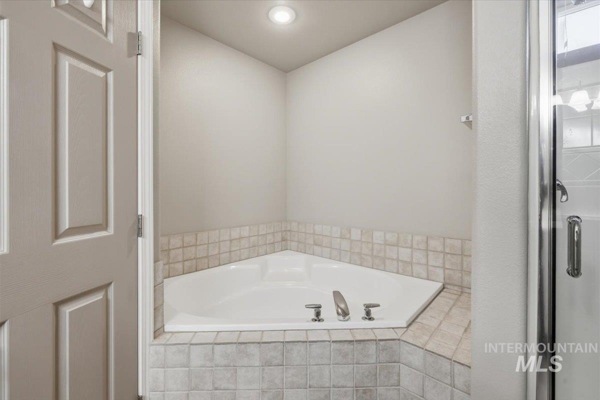 2082 E Glasgow St Property Photo 20