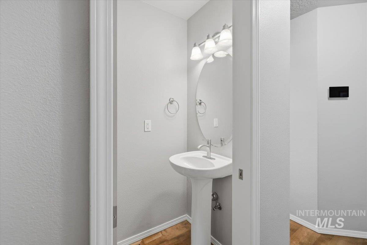 2082 E Glasgow St Property Photo 22