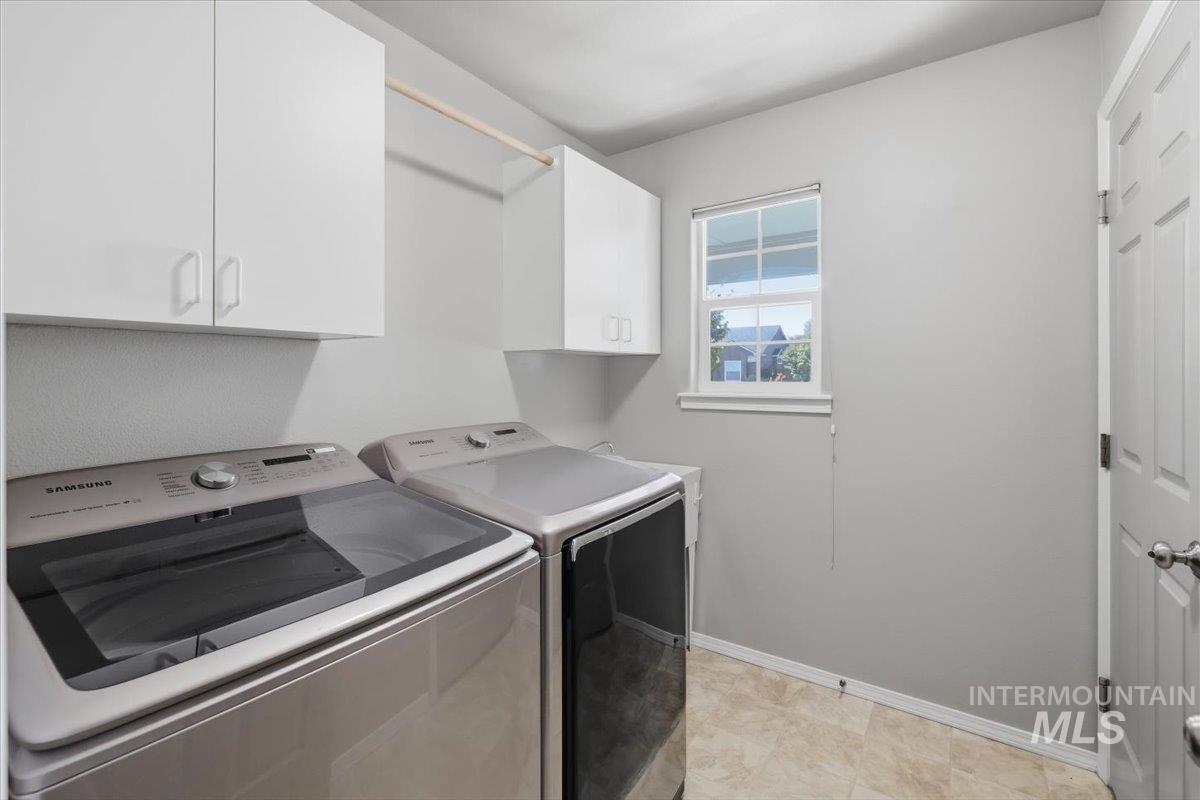 2082 E Glasgow St Property Photo 23