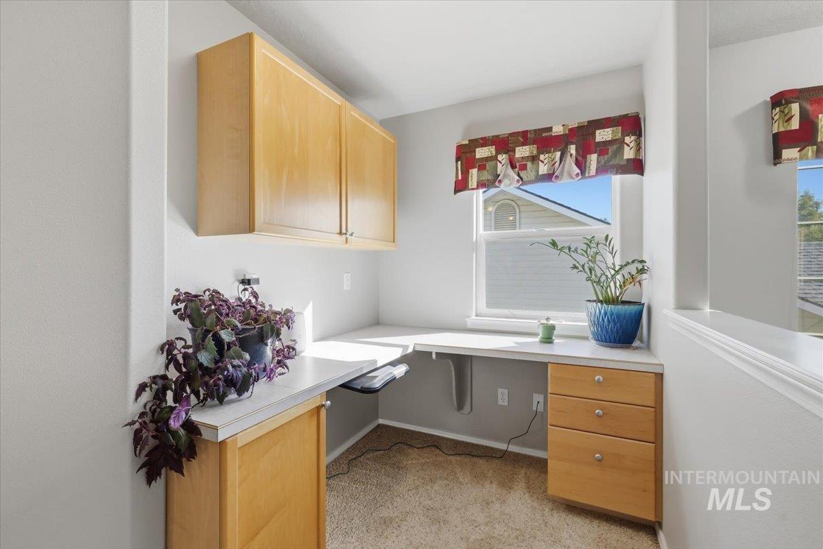 2082 E Glasgow St Property Photo 25