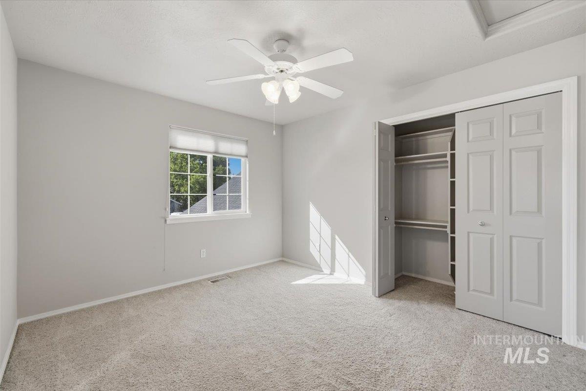 2082 E Glasgow St Property Photo 28