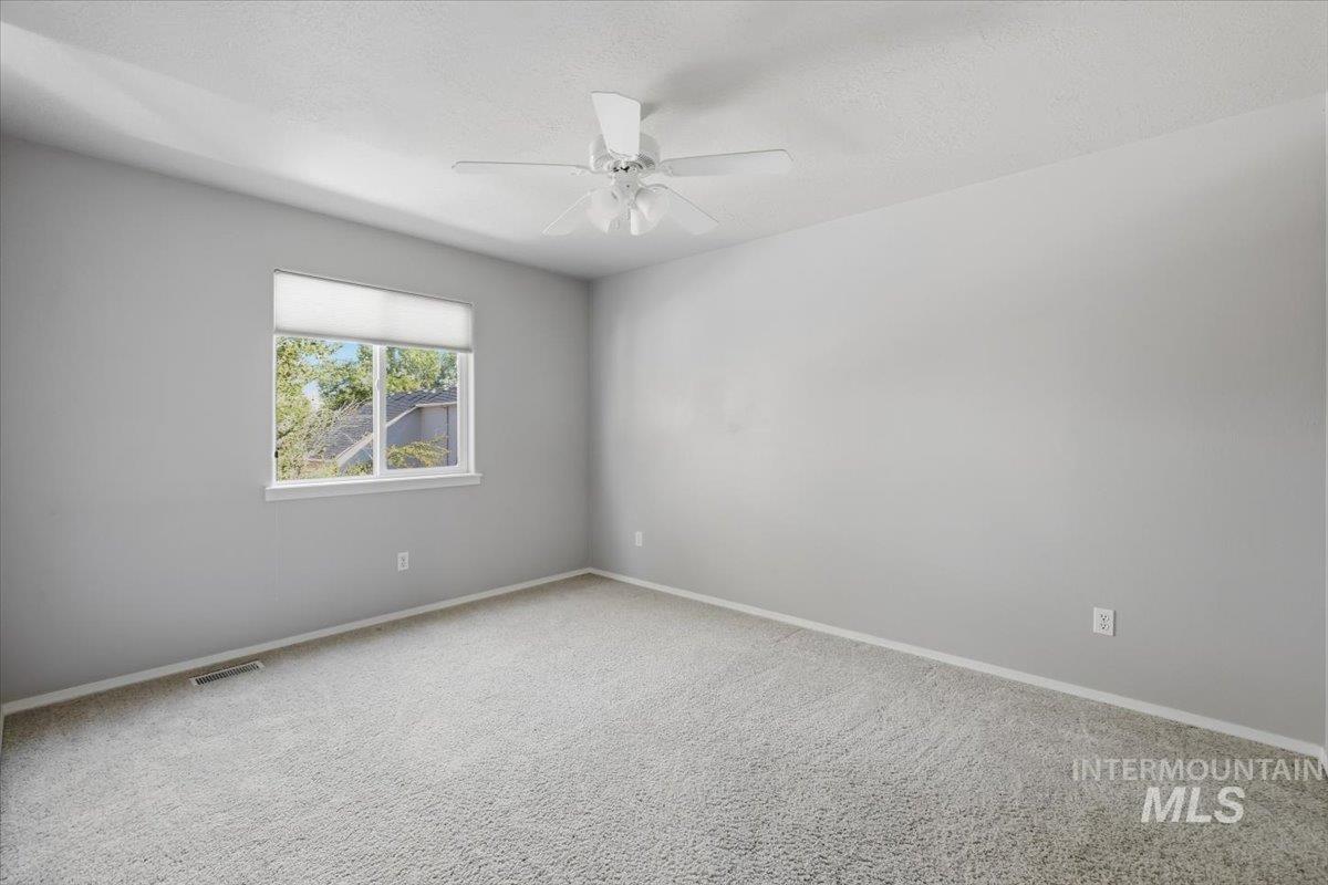 2082 E Glasgow St Property Photo 29