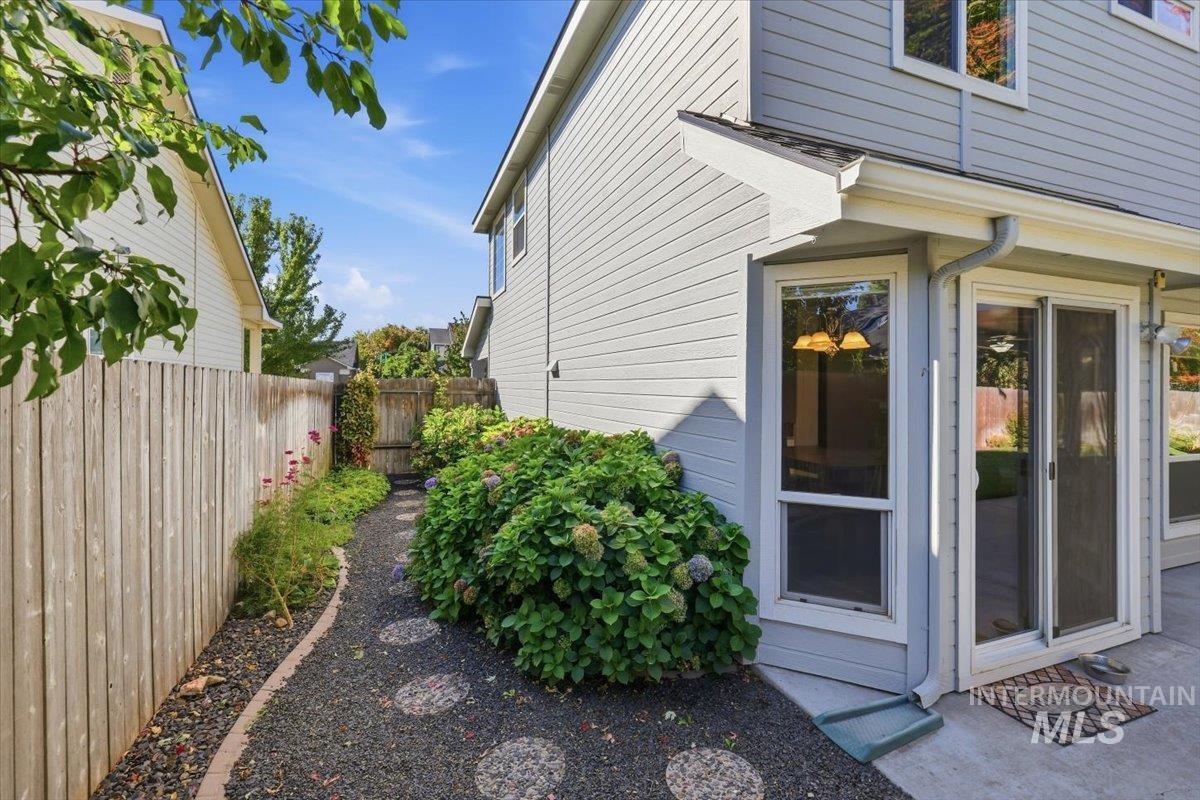 2082 E Glasgow St Property Photo 41