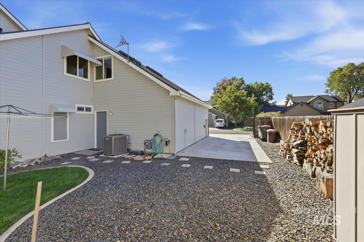 2082 E Glasgow St Property Photo 42