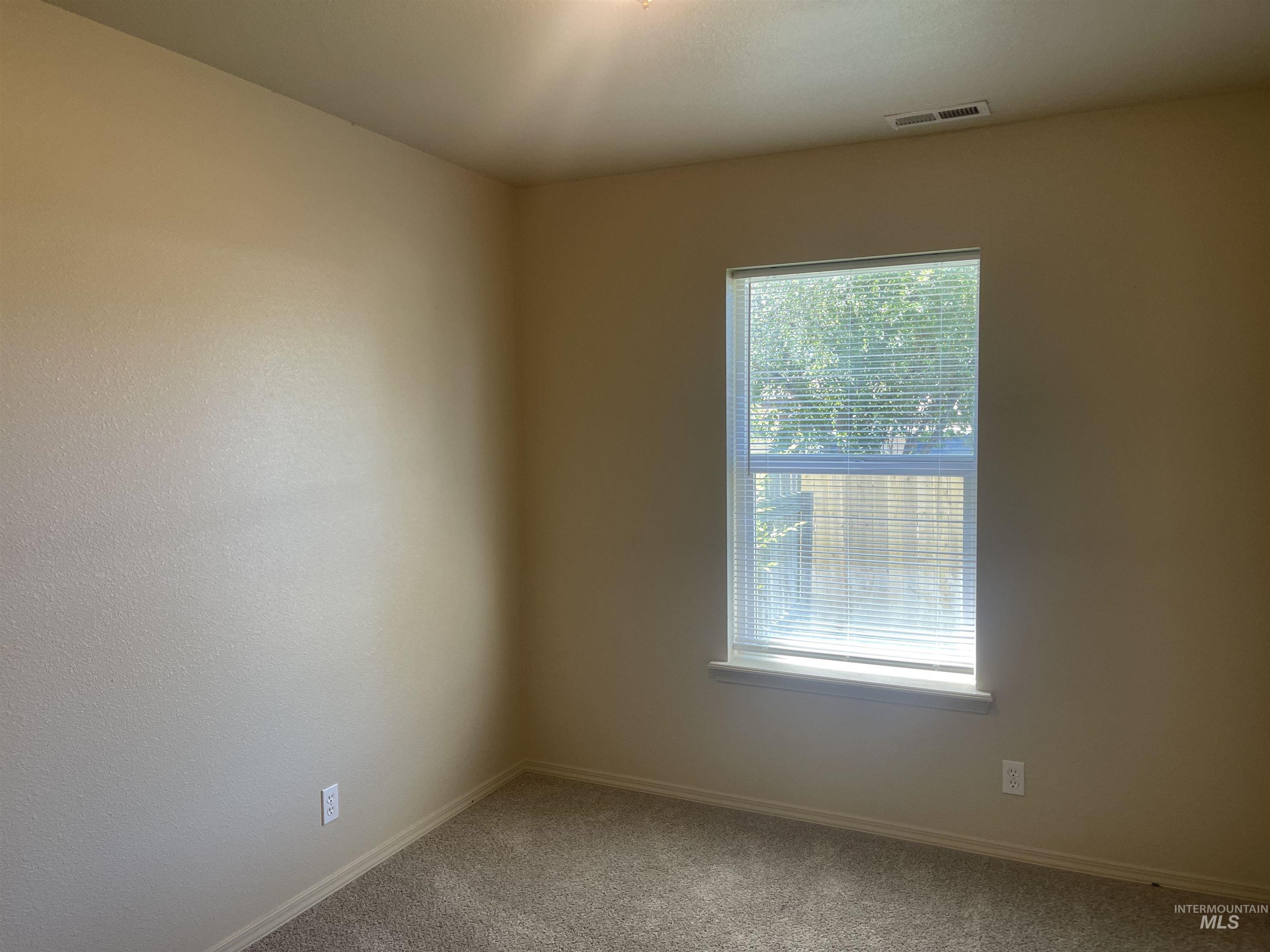 1175/1177 Se Freedom Circle Property Photo 9