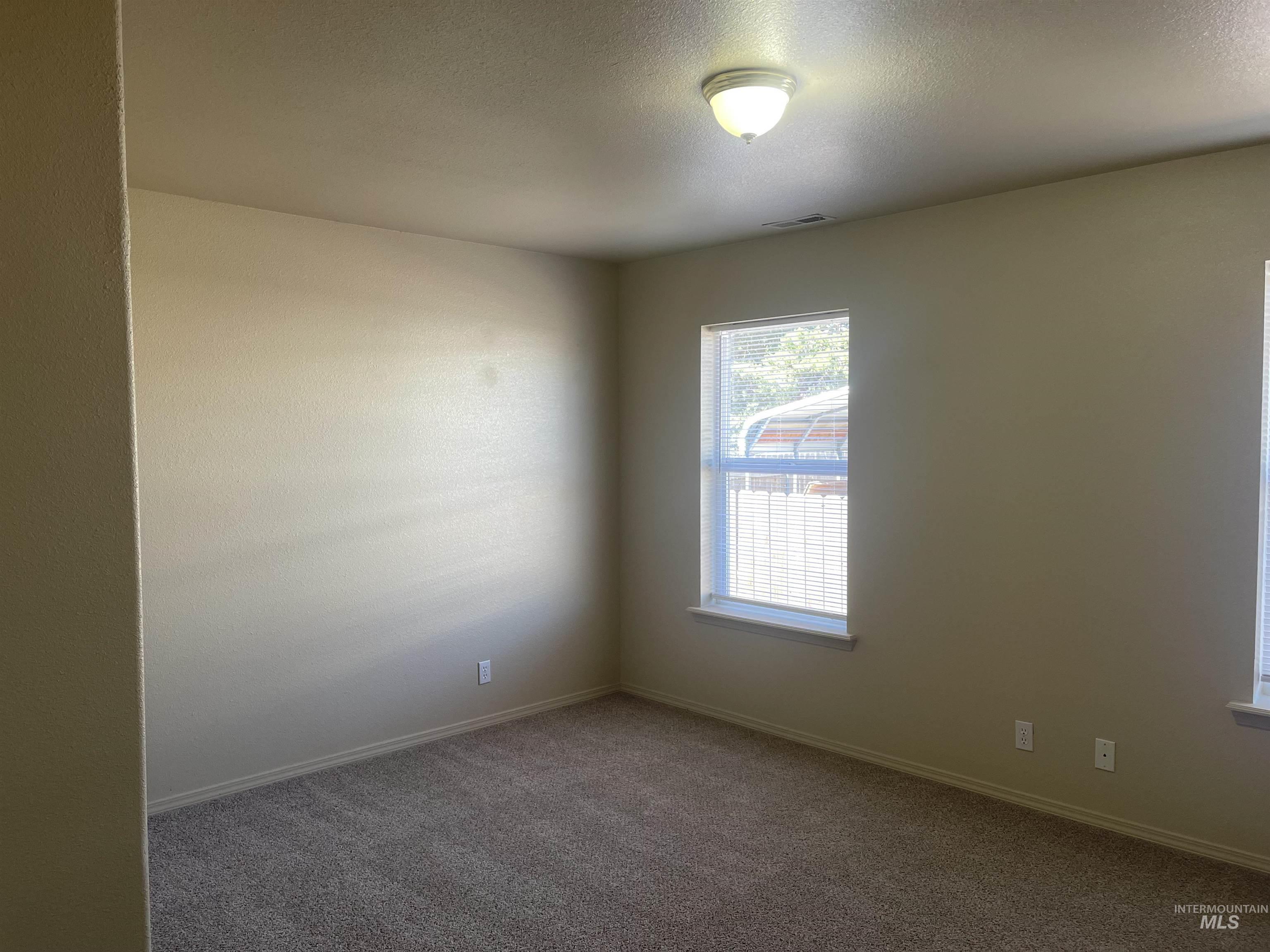 1175/1177 Se Freedom Circle Property Photo 11