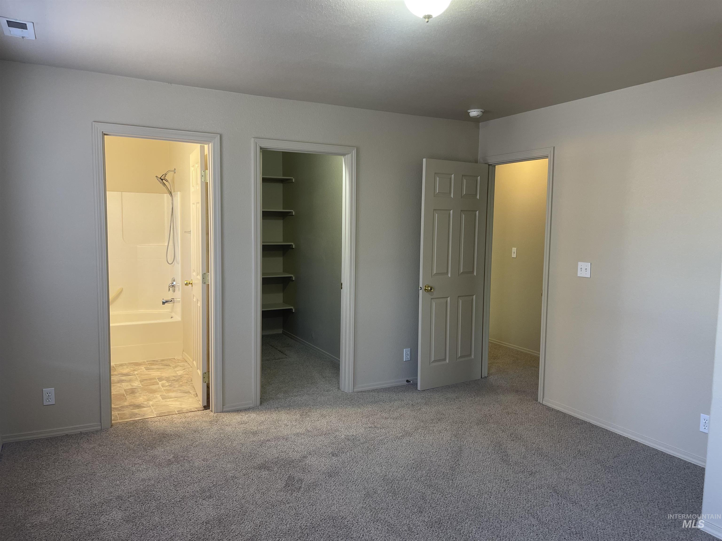 1175/1177 Se Freedom Circle Property Photo 13