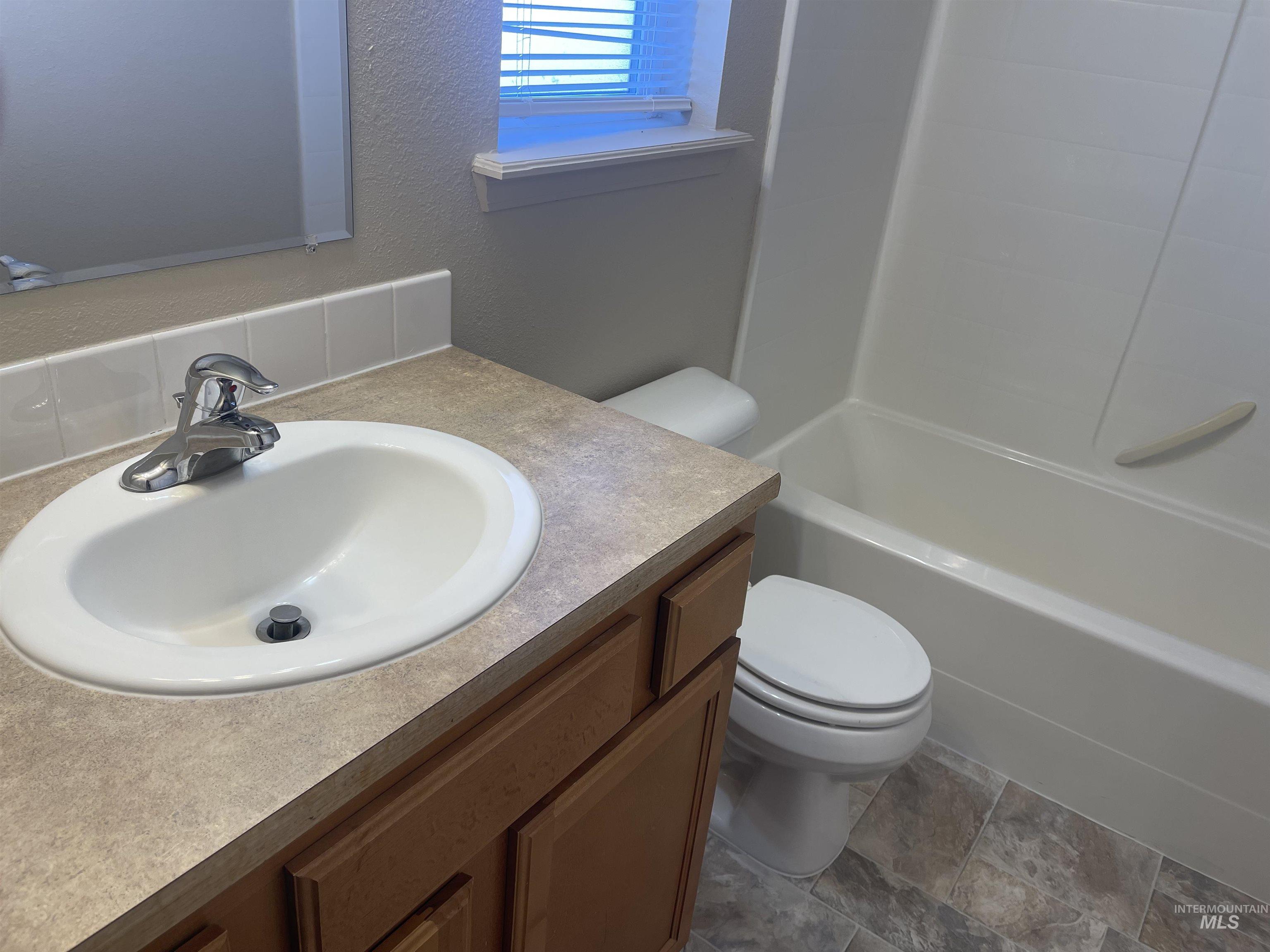 1175/1177 Se Freedom Circle Property Photo 15
